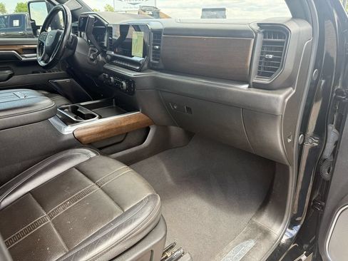 Used 2024 Chevrolet Silverado 2500 High Country w/ Technology Package AWD/4WD image 7