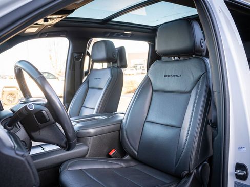 Used 2021 GMC Yukon XL Denali image 14