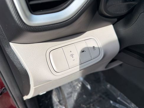 Used 2022 Hyundai Venue SEL w/ Cargo Package image 16