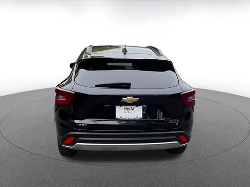 Used 2025 Chevrolet Trax LT w/ LT Convenience Package FWD image 12
