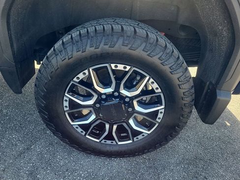 Used 2022 GMC Sierra 2500 AT4 w/ AT4 Preferred Package image 10