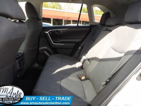 Used 2022 Toyota RAV4 LE image 15