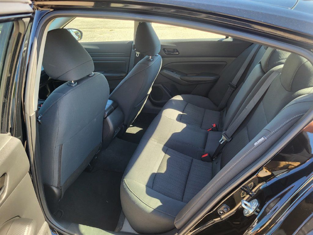 Used 2025 Nissan Altima 2.5 SV AWD/4WD image 11