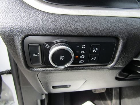 Used 2023 Ford Explorer XLT w/ Equipment Group 202A AWD/4WD image 31