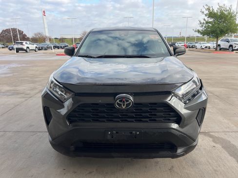 Used 2022 Toyota RAV4 LE image 2