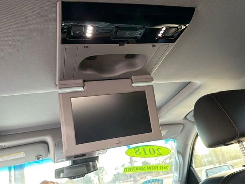 Used 2018 GMC Yukon SLT w/ Premium Edition image 14