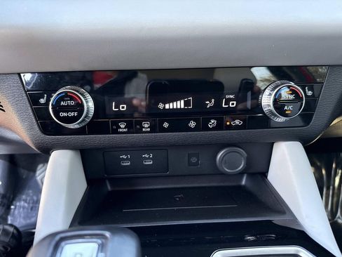 Used 2025 Mitsubishi Outlander SE image 35