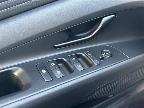 New 2025 Hyundai Elantra SEL image 12