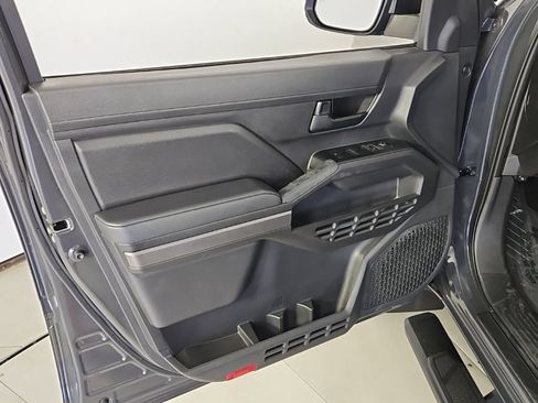 Used 2025 Toyota Tacoma SR5 AWD/4WD image 11