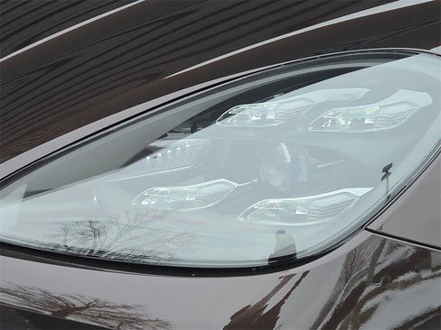 Used 2021 Porsche Cayenne Coupe image 25