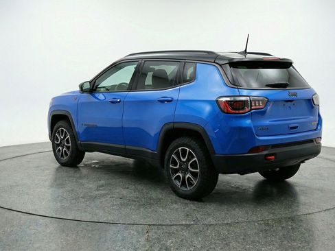 Used 2025 Jeep Compass Trailhawk image 6