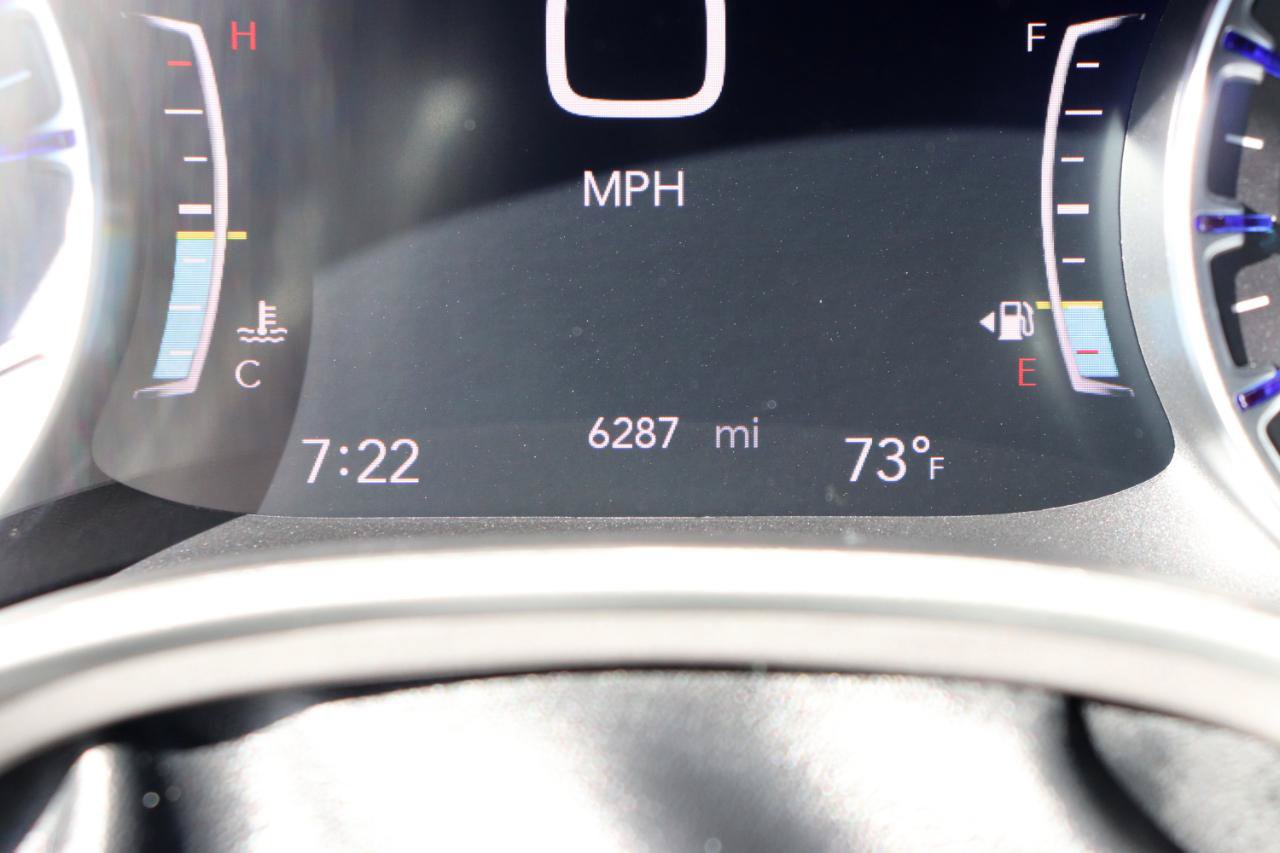 Used 2027 Chrysler Pacifica Select FWD image 33