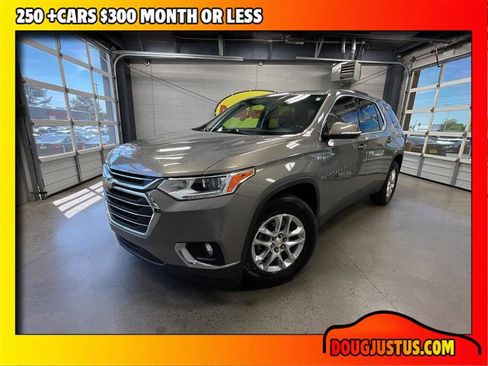 Used 2018 Chevrolet Traverse LT FWD image 1