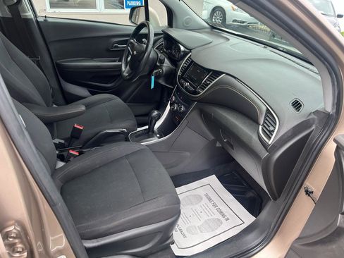 Used 2018 Chevrolet Trax LS w/ LPO, Protection Package FWD image 25