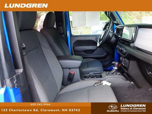 Used 2025 Jeep Wrangler Sport AWD/4WD image 9