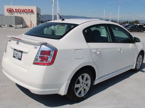 Used 2010 Nissan Sentra 2.0 SR w/ Convenience Pkg FWD image 3