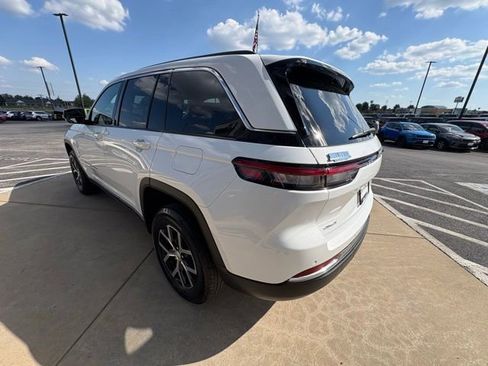 Used 2024 Jeep Grand Cherokee Limited image 4