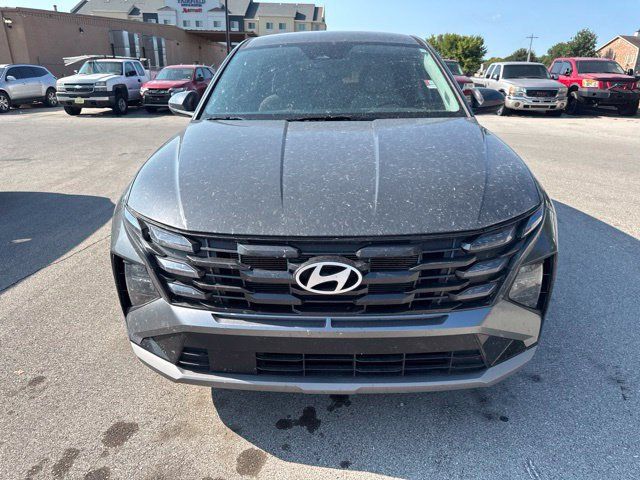 Used 2026 Hyundai Tucson SE FWD image 2