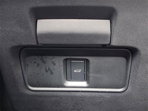 Used 2024 Land Rover Discovery Sport S image 21