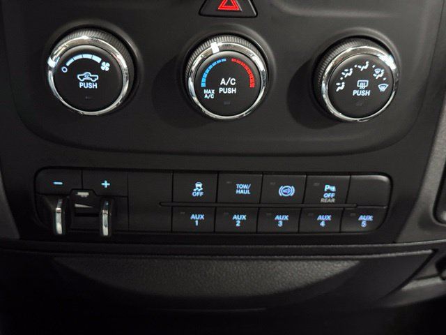 Used 2017 RAM 3500 Tradesman w/ Chrome Appearance Group AWD/4WD image 18
