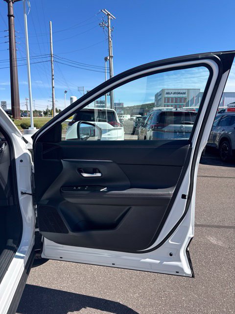 Certified 2025 Nissan Kicks SR AWD/4WD image 15