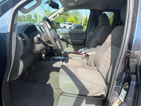 Used 2014 Nissan Frontier SV w/ SV Value Truck Package AWD/4WD image 10