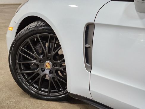 Used 2023 Porsche Panamera image 24