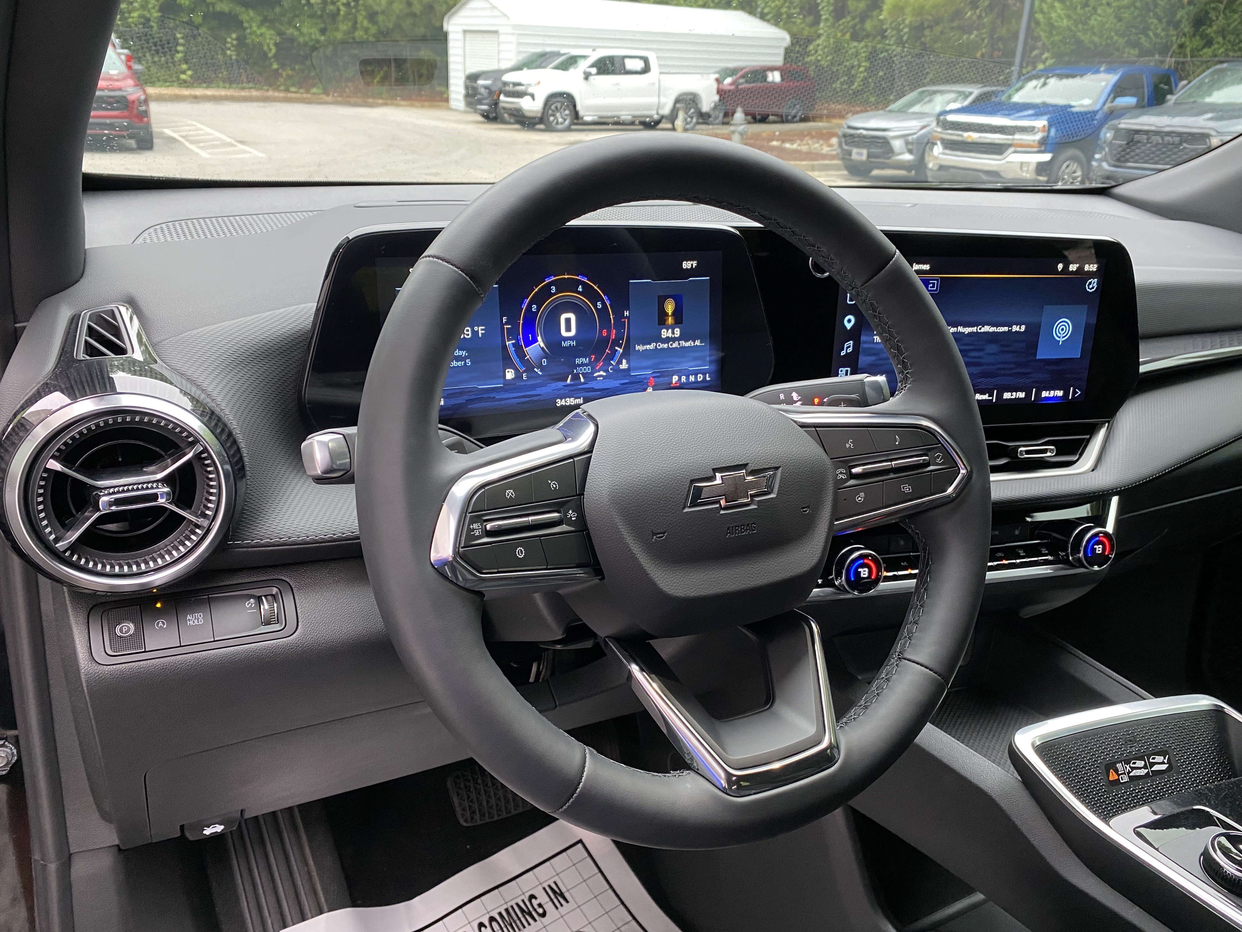 Used 2027 Chevrolet Equinox LT w/ Convenience Package II FWD image 17