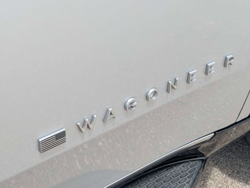 Used 2024 Jeep Wagoneer Series II AWD/4WD image 14