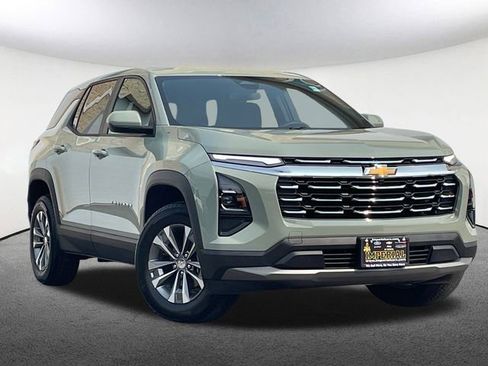 Used 2025 Chevrolet Equinox LT image 2