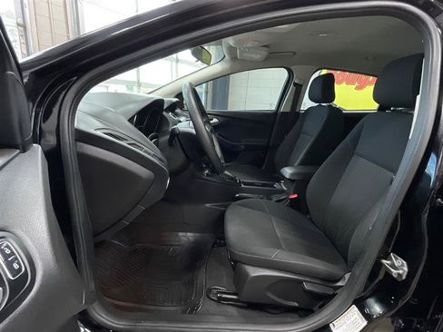 Used 2018 Ford Focus SE FWD image 11