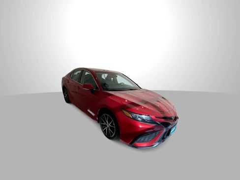 Used 2023 Toyota Camry SE FWD image 2