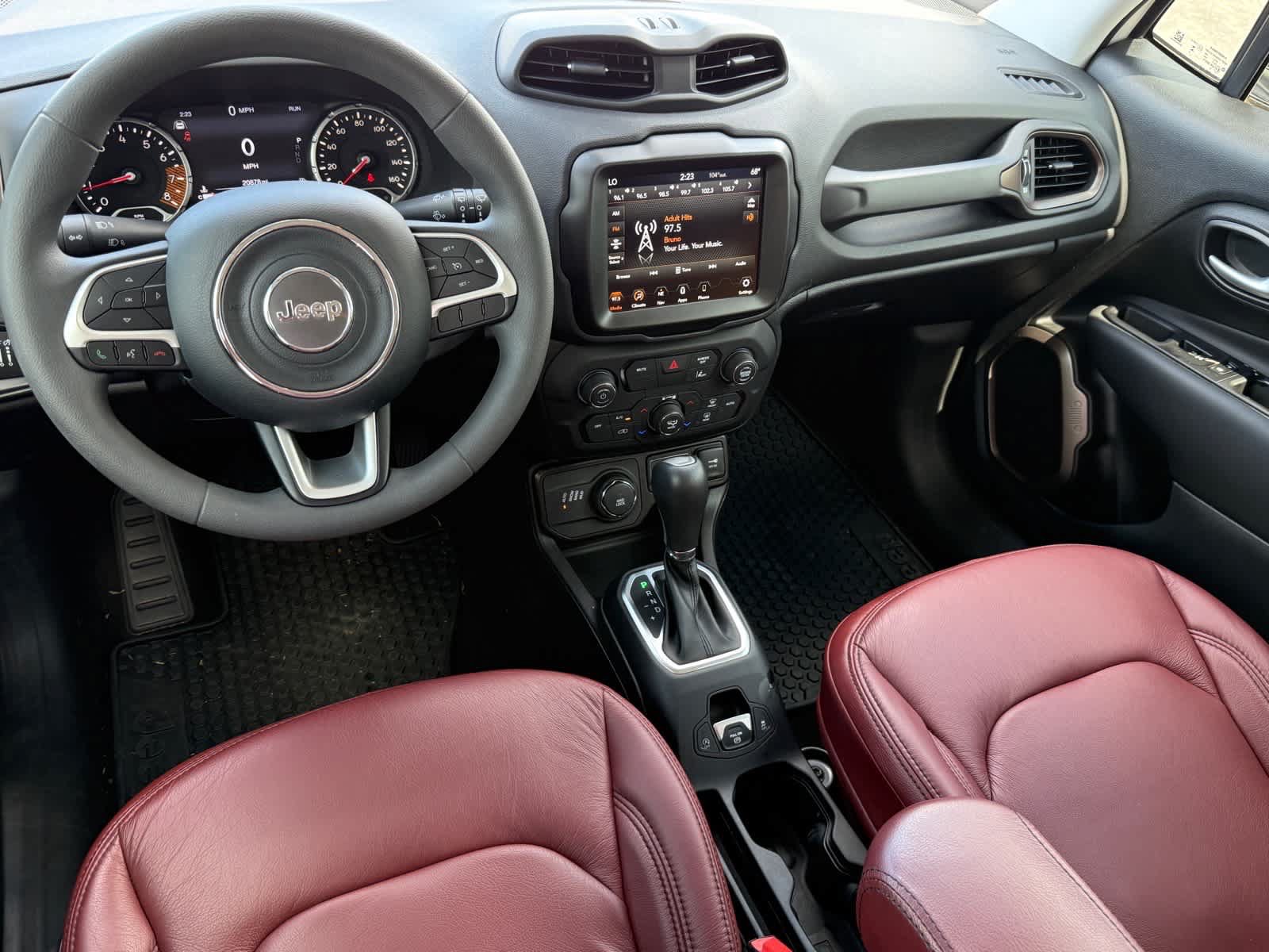 Used 2023 Jeep Renegade Latitude AWD/4WD image 12