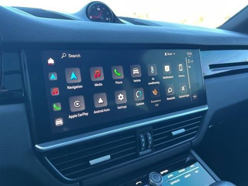 Used 2023 Porsche Cayenne image 18