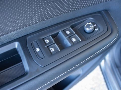 Used 2024 Volkswagen Atlas Cross Sport SE image 18