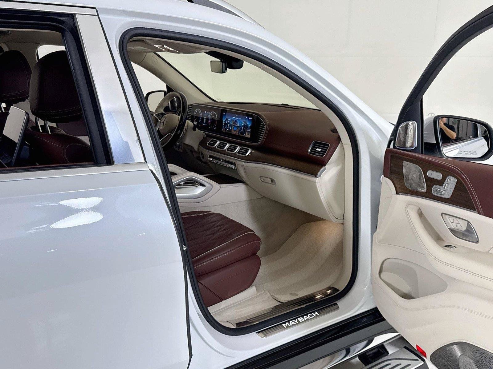 Used 2025 Mercedes-Benz Maybach GLS 600 4MATIC image 39