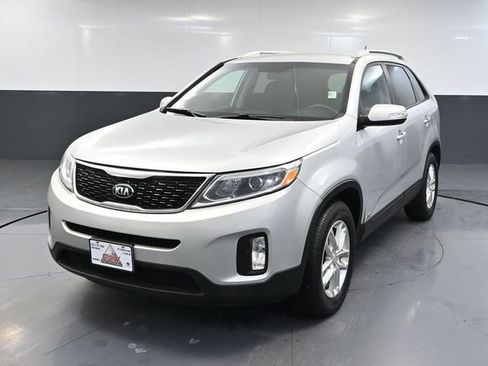 Used 2015 Kia Sorento LX image 11