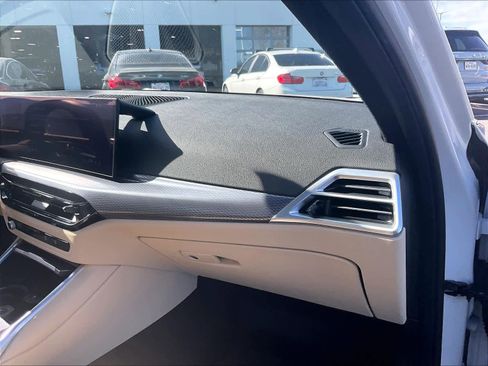 Used 2025 BMW 330i Sedan w/ M Sport Package RWD image 17