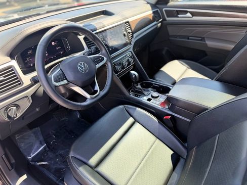 Used 2023 Volkswagen Atlas SE w/ Panoramic Sunroof Package AWD/4WD image 17