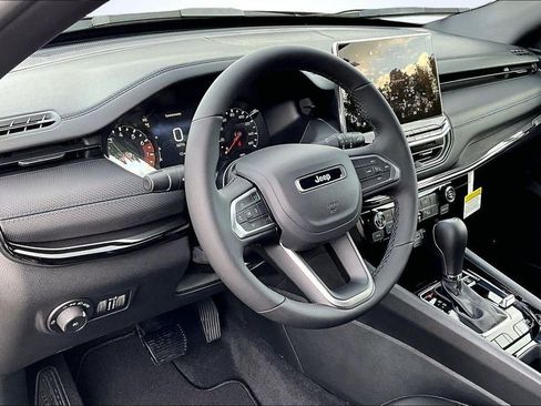 New 2026 Jeep Compass Latitude image 6