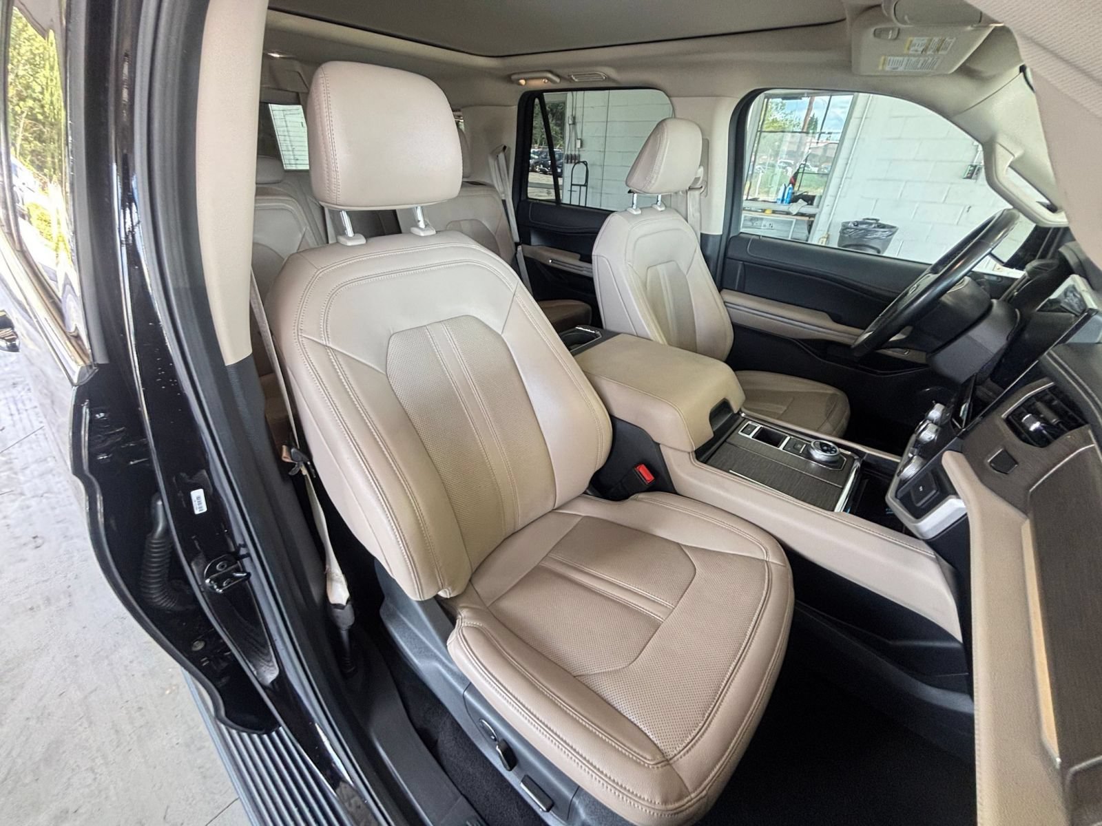 Used 2024 Ford Expedition Limited RWD image 40
