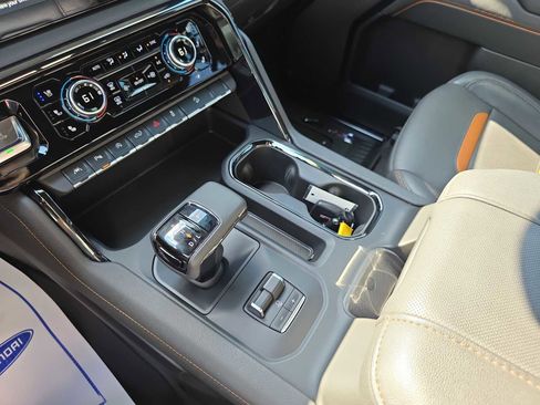 Used 2024 GMC Sierra 1500 AT4 w/ Technology Package image 19