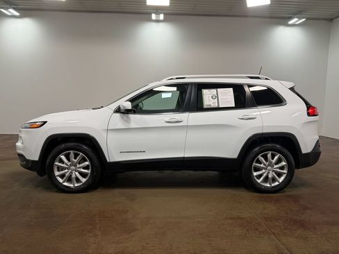 Used 2017 Jeep Cherokee Limited AWD/4WD image 6