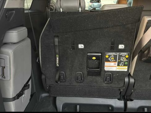 Used 2025 Toyota Sienna XLE image 6