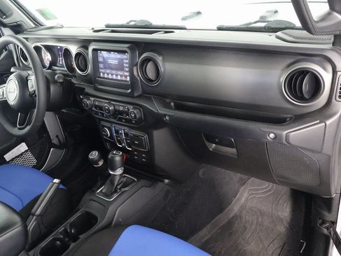 Used 2023 Jeep Gladiator Sport AWD/4WD image 9
