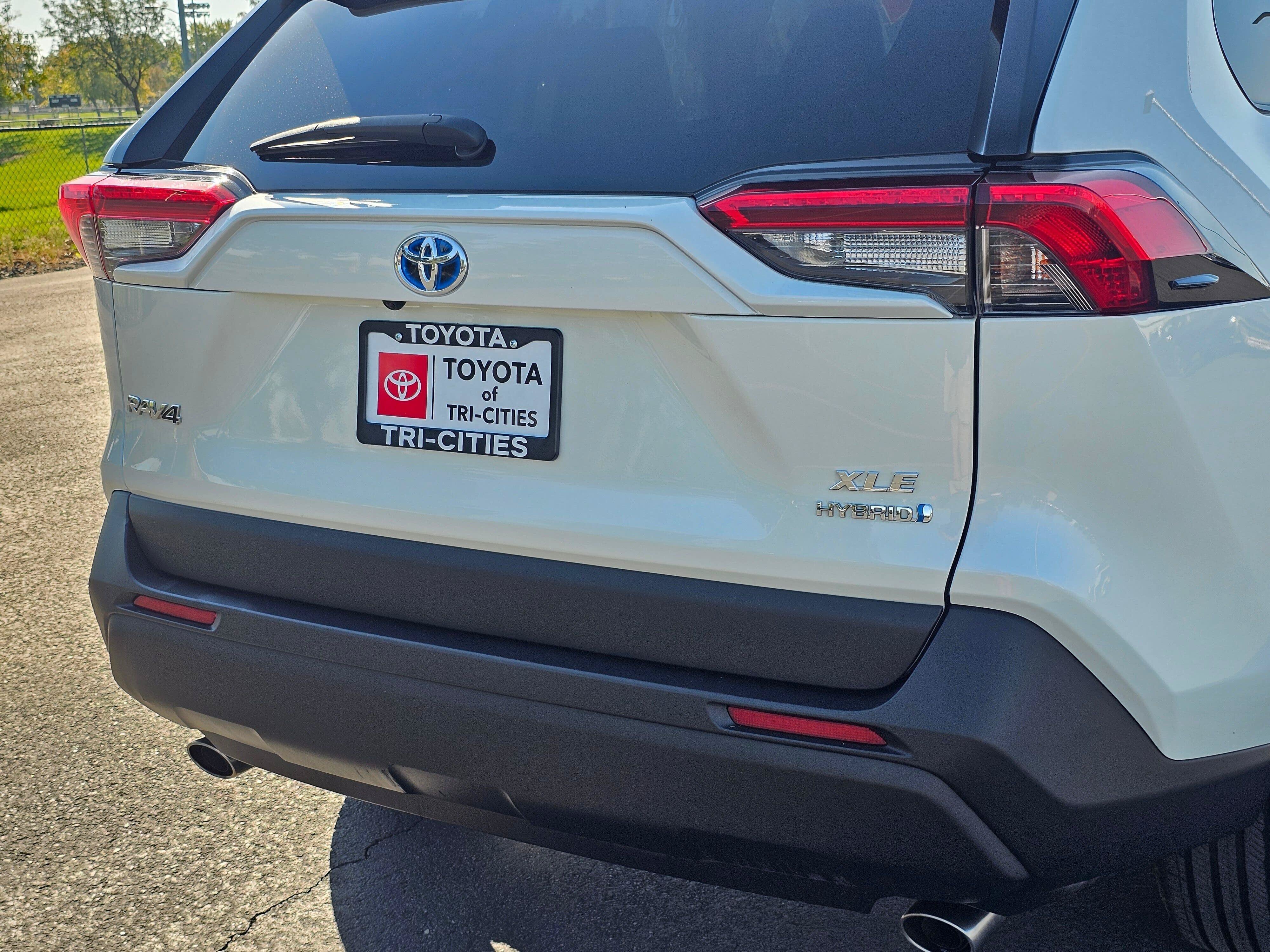 Certified 2021 Toyota RAV4 XLE Premium AWD/4WD image 13