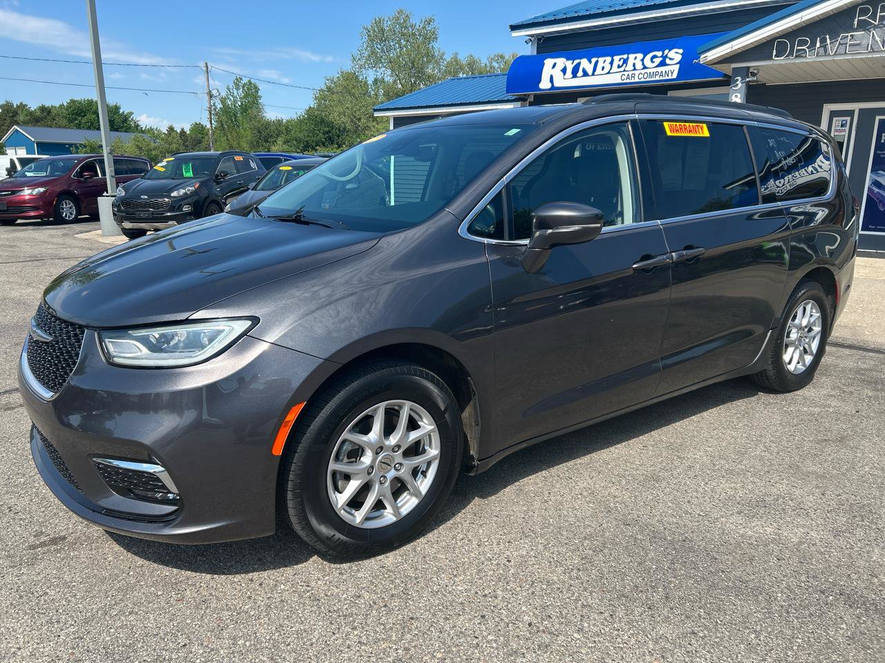 Used 2022 Chrysler Pacifica Touring-L FWD image 1