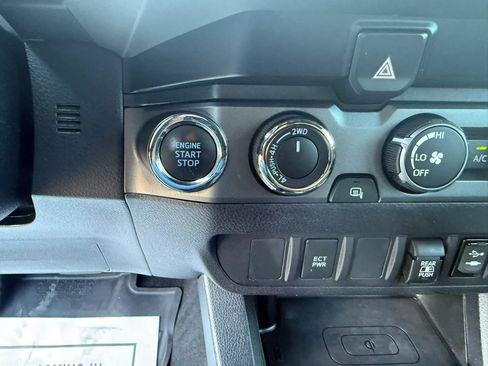 Used 2019 Toyota Tacoma TRD Sport AWD/4WD image 29