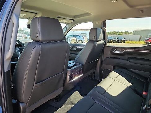 New 2026 GMC Sierra 1500 SLT image 9