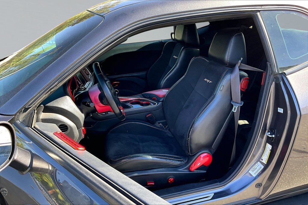 Used 2016 Dodge Challenger SRT Hellcat RWD image 3